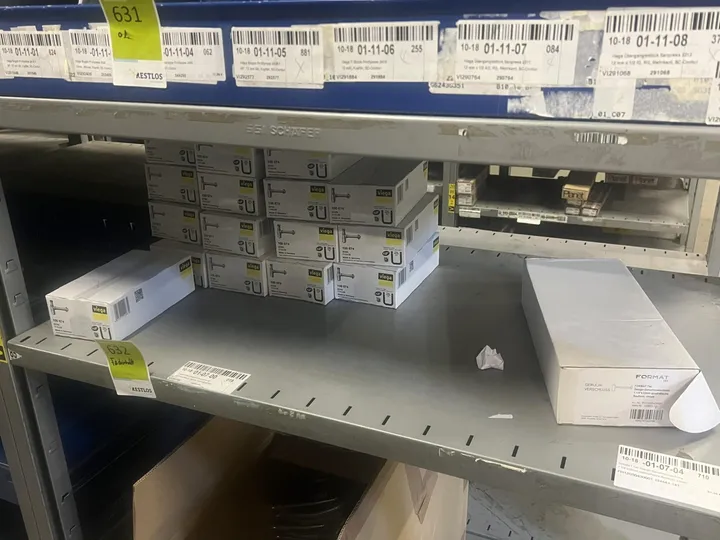 Konvolut Viega - Flaschengeruchverschluss, G 1 1/4x32mm, verchr. Tasse Ø 50mm und 1x Karton FORMAT Tec - Design-Geruchsverschluss, 1 1/4x32mm, quadratische Bauform, chrom Umfang: Fachinhalt